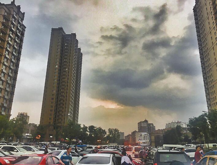 昨市區(qū)僅為小雨量級 濟南近140次“地閃”賞雨尤需防雷